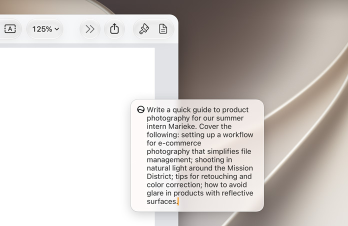 Écran de MacBook affichant la zone Modifier avec Siri survolant un document sans titre décrivant un workflow photographique à une nouvelle recrue