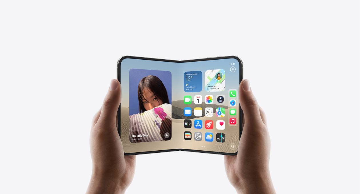 iPhone Duo, κρατιέται σε δύο χέρια, σε ανοιχτή οριζόντια θέση, στο εσωτερικό του εξωτερικού περιβλήματος, σε Λευκό του Άστρου, στην οθόνη αφετηρίας iOS, φωτογραφίες στα αριστερά, apps στα δεξιά