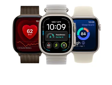 三款 Apple Watch 裝置：Apple Watch Series 12，深銅色鋁金屬錶殼，配搭深銅色米蘭網織手環錶帶，螢幕顯示心率 app；Apple Watch Ultra 4，原色鈦金屬錶殼，配搭半透明海帶色海洋錶帶，螢幕顯示組合錶面，包括身體狀態、心率、體能訓練和紫外線指數複雜功能，機身右側有數碼錶冠和凸起的側邊按鈕；Apple Watch SE 3，星光色鋁金屬錶殼，配搭沙色運動錶帶，螢幕顯示睡眠分數，機身右側有數碼錶冠