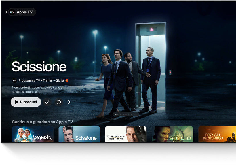 App Apple TV, titolo in primo piano: Scissione, persone che escono da un ascensore in un parcheggio, riga Continua a guardare in basso