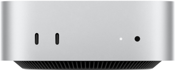 Sidabro spalvos „Mac mini“ iš priekio: du „Thunderbolt“ prievadai, būsenos indikatoriaus lemputė ir ausinių lizdas; apačioje – siaurėjantis juodas pagrindas, viršus plokščias, šonai užapvalinti, kraštai tiesūs.
