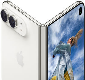 iPhone Duo, частково розкладений, як книга, з шарнірним механізмом посередині, на зовнішній задній панелі зліва розміщено логотип Apple та подвійну камеру, а на зовнішньому дисплеї праворуч — портретну фотографію людини зі світлим волоссям