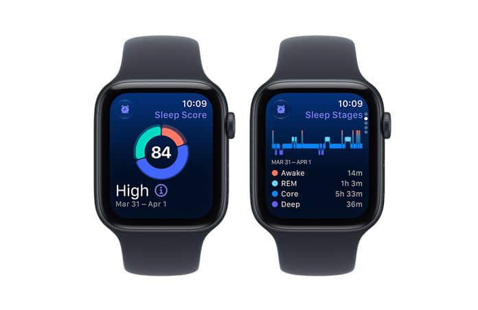 Apple Watch SE 3-enheter, aluminiumboetter i färgen midnatt, på skärmarna visas sömnpoäng och sömnfaser, höger utsida, Digital Crown, sportband i marinblå