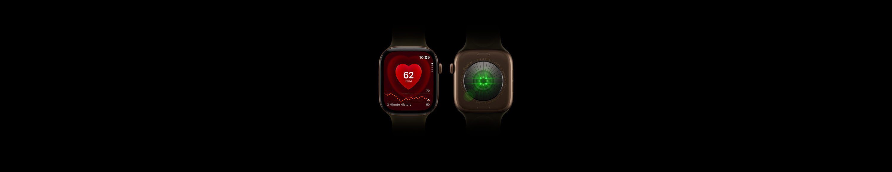 Du „Apple Watch Series 12“ įrenginiai, aliuminio korpusas, tamsios bronzinės spalvos, alyvuogių žalios spalvos sportinis dirželis, rodomas vieno laikrodžio priekis su programa „Širdies ritmas“, rodoma kito laikrodžio nugarėlė su sveikatos stebėjimo sistema bei šviečiančiomis žaliomis LED lemputėmis