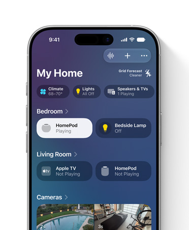iPhone-skærm, der viser Hjem-appen, mit hjem-visningen og felter med tilbehør til soveværelse og stue, herunder belysning og HomePod-højttalere