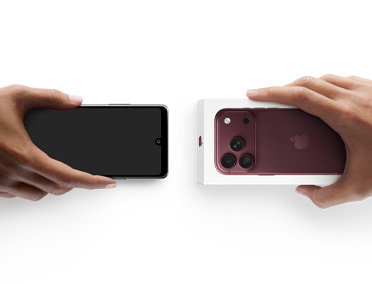 Androidを下取りに出して、iPhone 17eを入手しようとしている図。箱のないAndroidを持っている手と、新しい箱に入ったiPhone 18 Proを持っている手が並んでいる