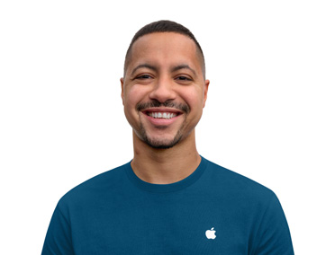 面帶微笑的 Apple 專員，態度平易近人