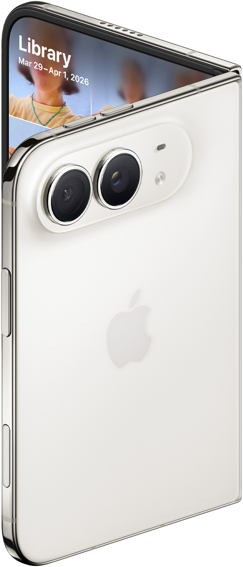 iPhone Duo, warna Putih Star White, sedikit terbuka, eksterior belakang, kamera belakang Dual Fusion 48 MP di sudut atas, dua lensa, mikrofon, flash