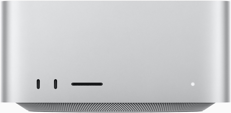 لقطة أمامية لجهاز Mac Studio 